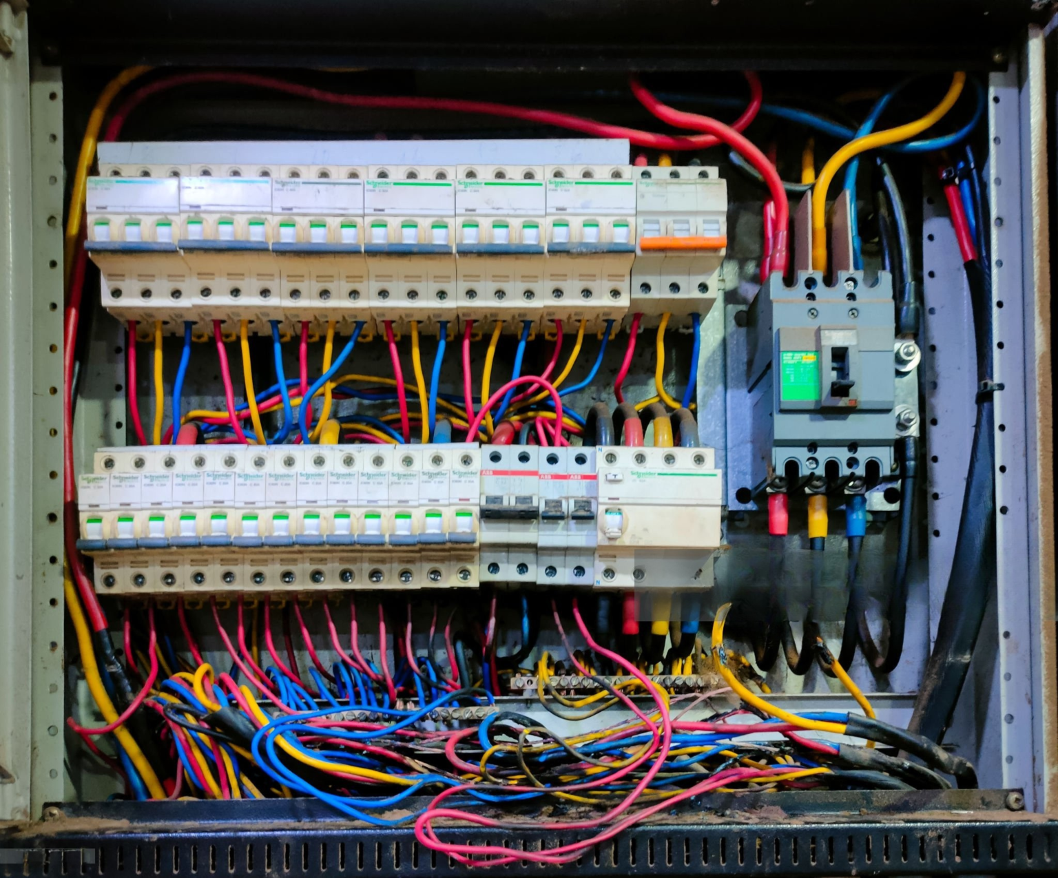 Power Analyzer: How to Use & Industrial Applications